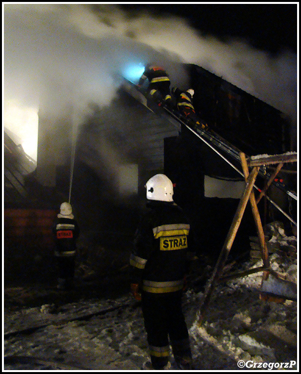 12.12.2012 - Pieniążkowice - Pożar drewnianych zabudowań